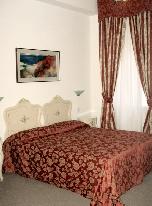 Hotel Mac Mahon photo